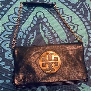Tory Burch Reva clutch gold logo